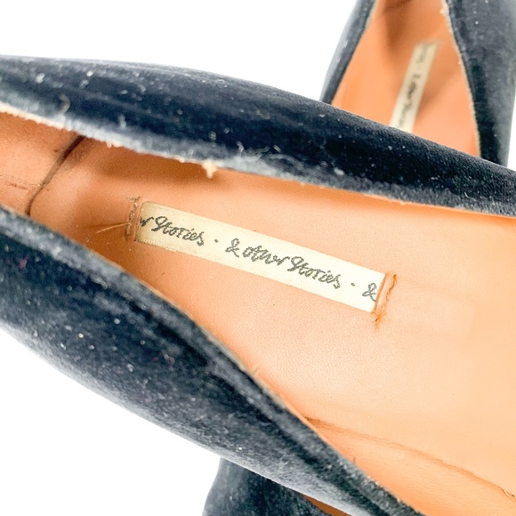 & OTHER STORIES Black Velvet Block Heel Gold Trim - Picture 6 of 8